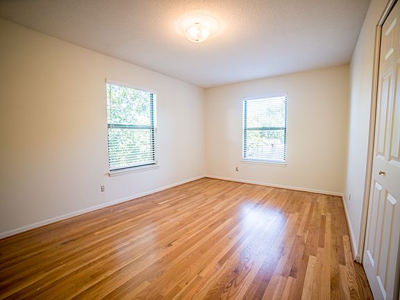 4th image of 4010 Oak St #4