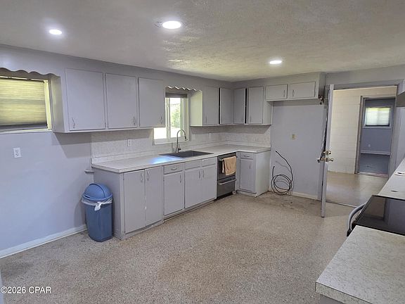 4th image of 2491 River Rd