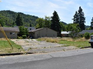 1275 W Rosemond Ave, Roseburg, OR 97471