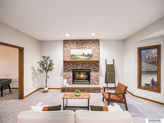 5th image of 15721 Timberlane Dr