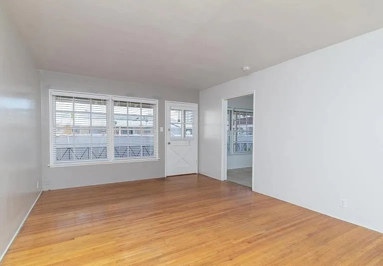 1712 E 1st St #12 — Photo 11