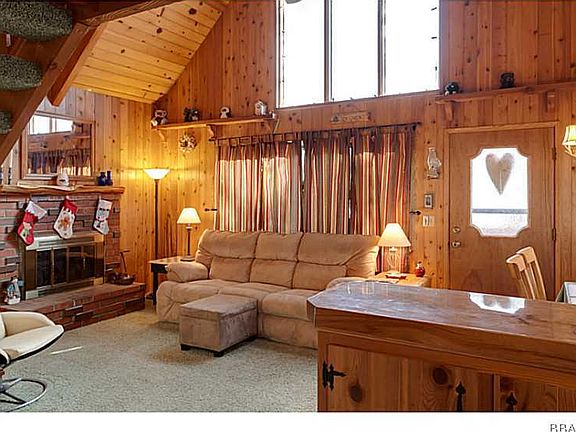 4th image of 1091 Mountain Ln