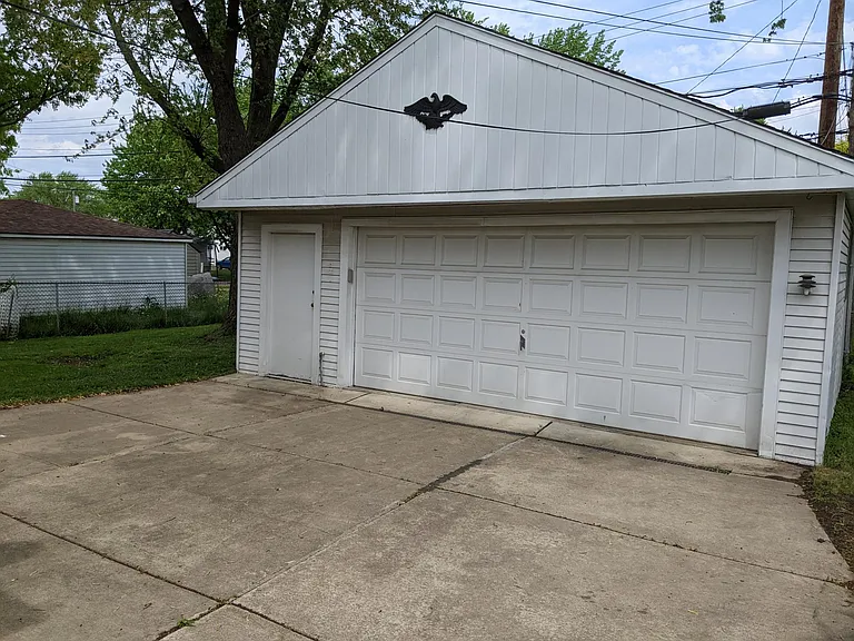 536 N Leona Ave — Photo 12