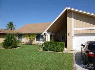 831 NE 206th St, Miami, FL 33179
