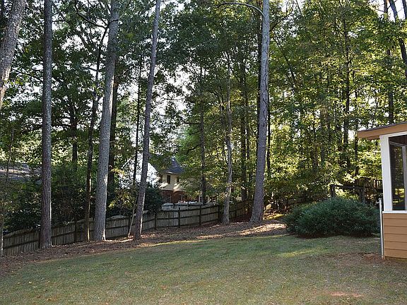 Private Wooded Yard
