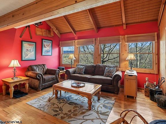 4th image of 213 Treetop Ln