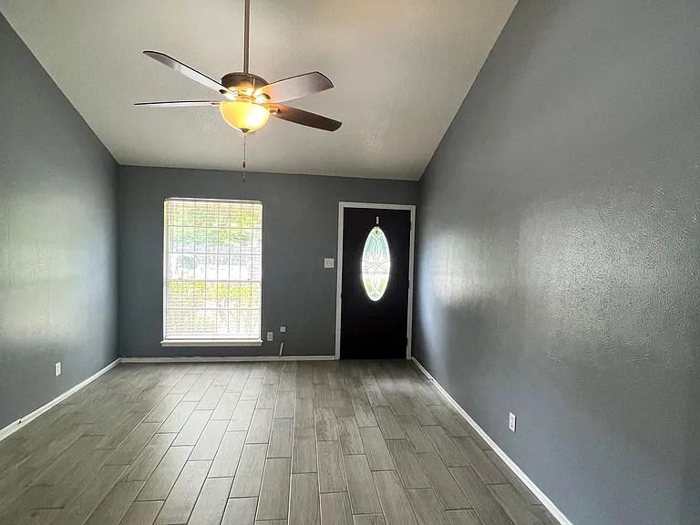1114 Desirable Dr — Photo 9