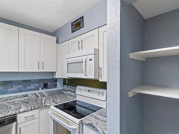 4th image of 1836 N CRYSTAL LAKE DRIVE #19