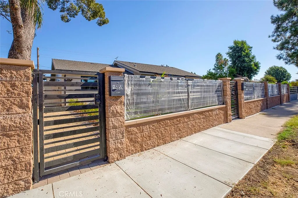3 bed, 1200 sqft, $3,800 — Photo 2