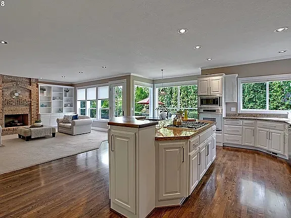 4 bed, 4208 sqft, $8,800 — Photo 3