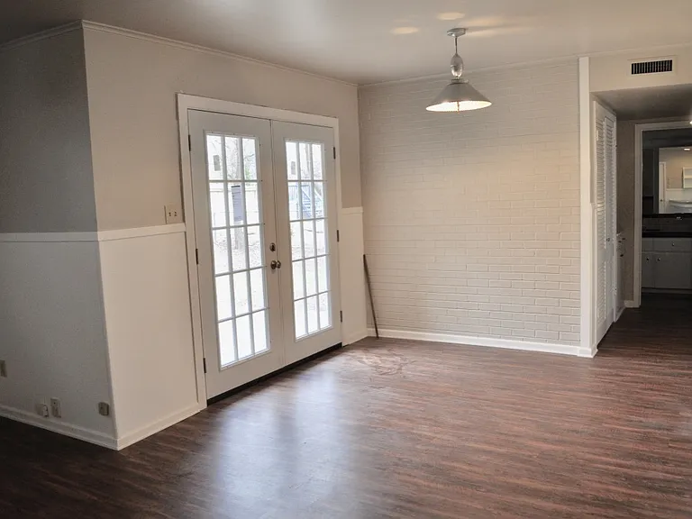 1434 W Water St — Photo 8