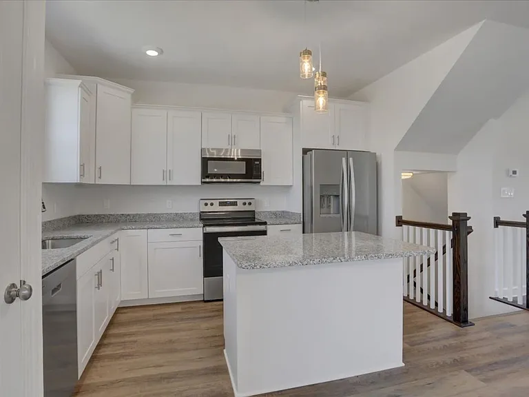 12435-12441 Jackson Ave — Photo 15