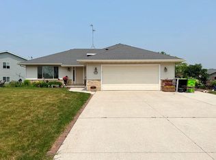 814 Ethan Allen Dr, Sheboygan, WI 53083