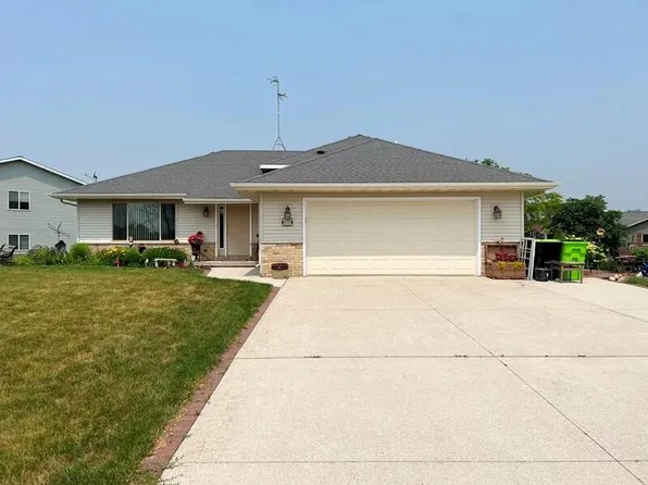 814 Ethan Allen DRIVE, Howards Grove, WI 53083