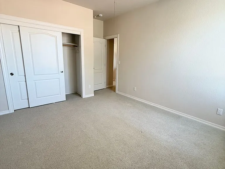 1090 Megan Ct — Photo 18