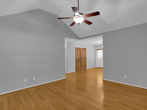 5th image of 1029 Deerwood St