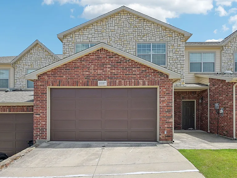 Oaks Estates of Coppell — Photo 25