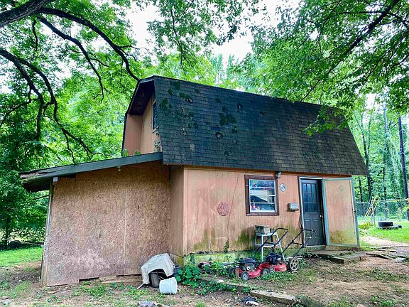 4th image of 106 Perry St
