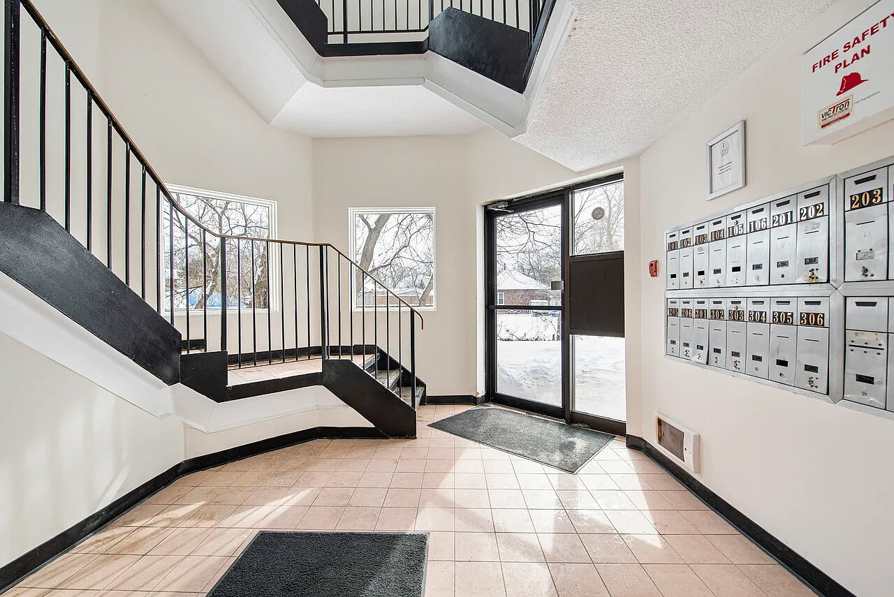 56 Donald St — Photo 2