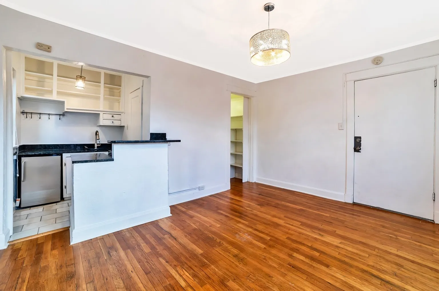 Great Studio in Cap Hill Courtyard views! All Utilities Included! Available August! — Photo 2