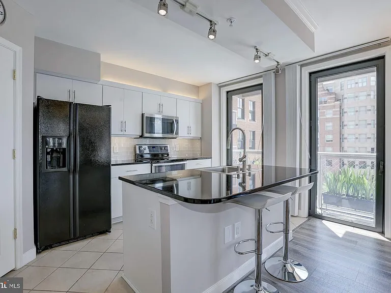616 E St NW #718 — Photo 4