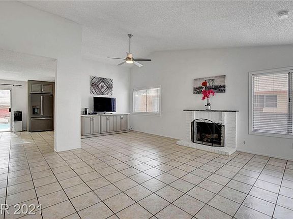 4th image of 3113 Floral Vista Ave
