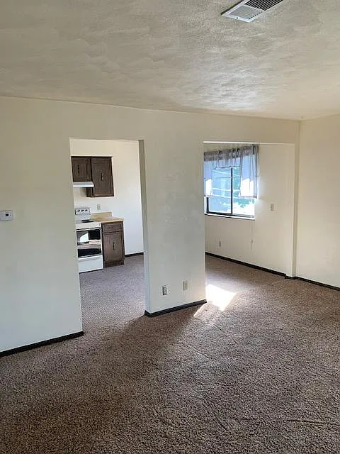 2 bed, 1200 sqft, $800 — Photo 2
