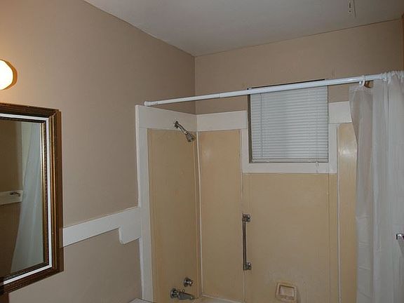 4th image of 618 S Pine St