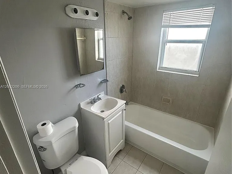 161 NW 15th St #3 — Photo 8