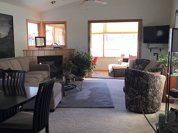 entry towards sunroom