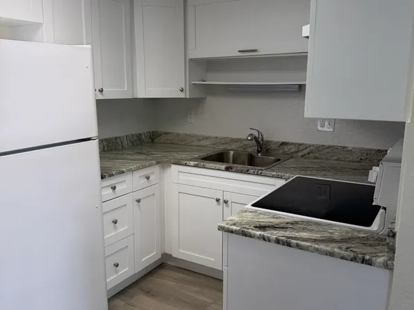 159 NE Monroe Cir N APT 10, Saint Petersburg, FL 33702