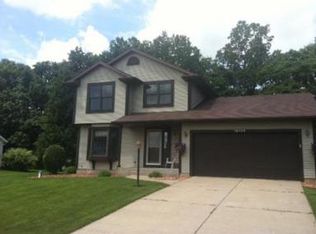 10355 Ashleys Meadow Dr, Granger, IN 46530