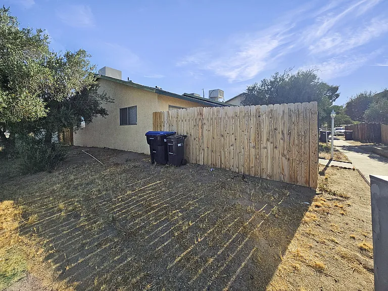 201 N Alvord St E #E — Photo 12