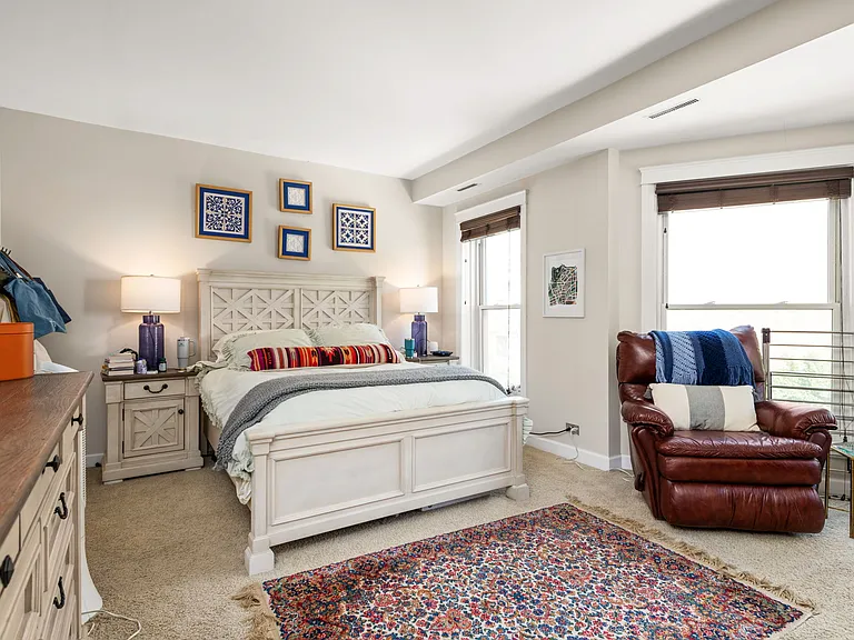 104 W Oak St #4 — Photo 7