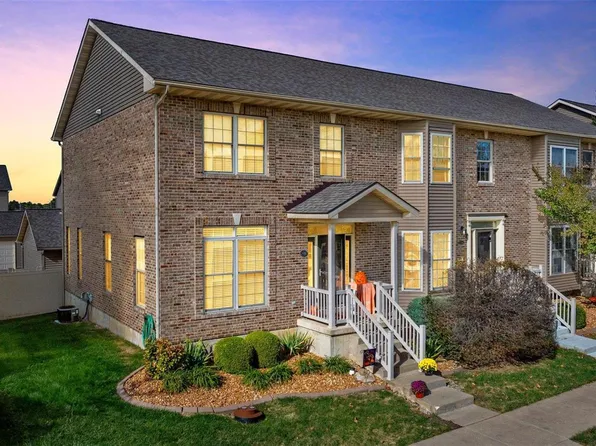 548 Queens Court Pl, Saint Peters, MO 63376