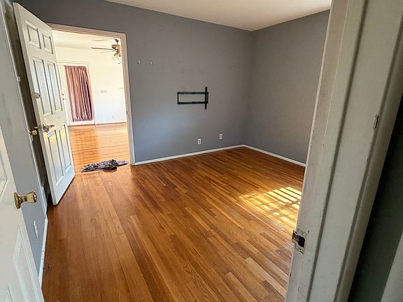 3rd image of 9972 Bogue St
