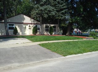 5100 Oak Center Dr, Oak Lawn, IL 60453