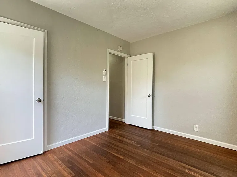1044 Branham Ln — Photo 15