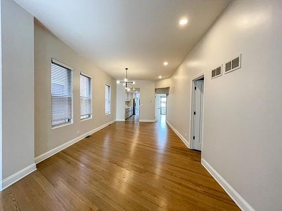 3rd image of 2034 W Le Moyne St