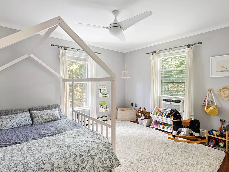 312 Noyack Rd — Photo 12
