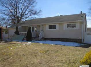 32 Minnesota Ave, Bay Shore, NY 11706
