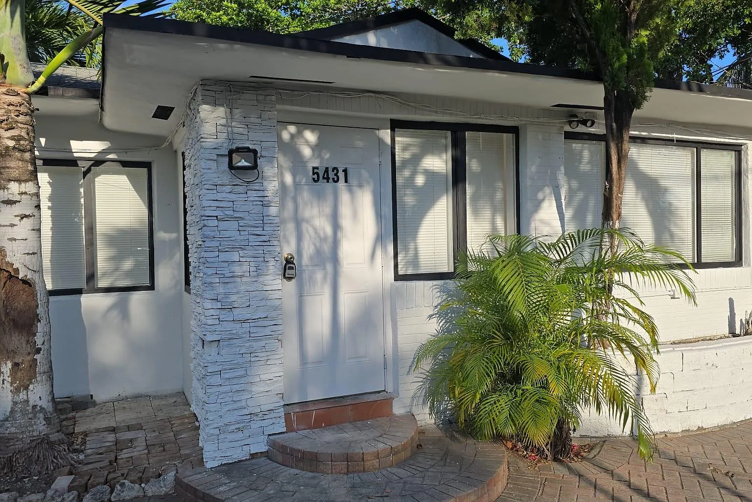4 bed, 2.0 bath, 995 sqft, $2,800 — Photo 3