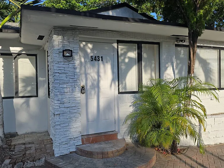 5431 NW 30th Ave — Photo 3