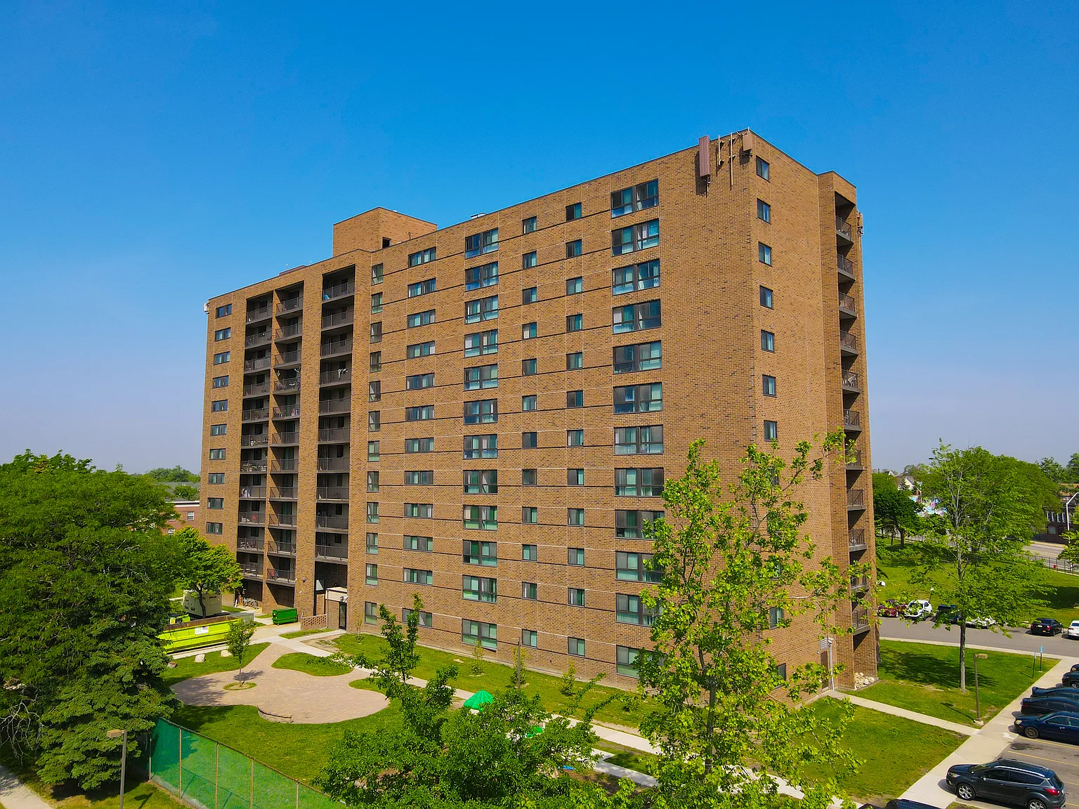 Roberts III Apartments — Photo 2