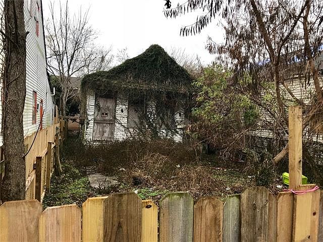 1st image of 2132 Pauger St