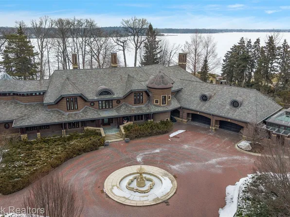 4740 Dow Ridge Rd, Orchard Lake, MI 48324