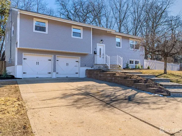 5 E Waverly Dr, East Brunswick, NJ 08816