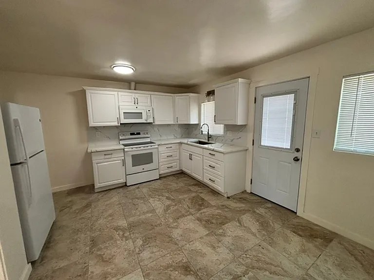 1249 Sandalwood Dr — Photo 7