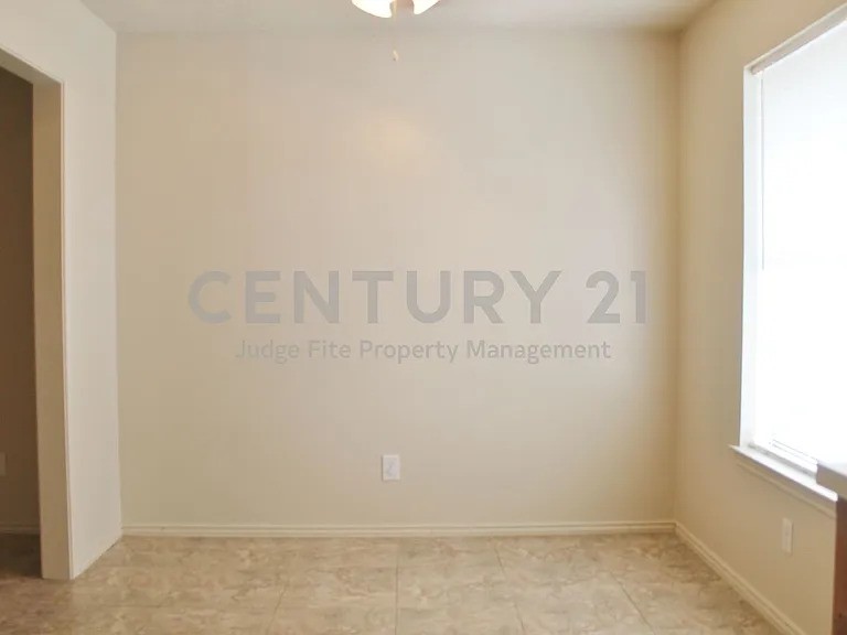 1104 Curtis Dr — Photo 10