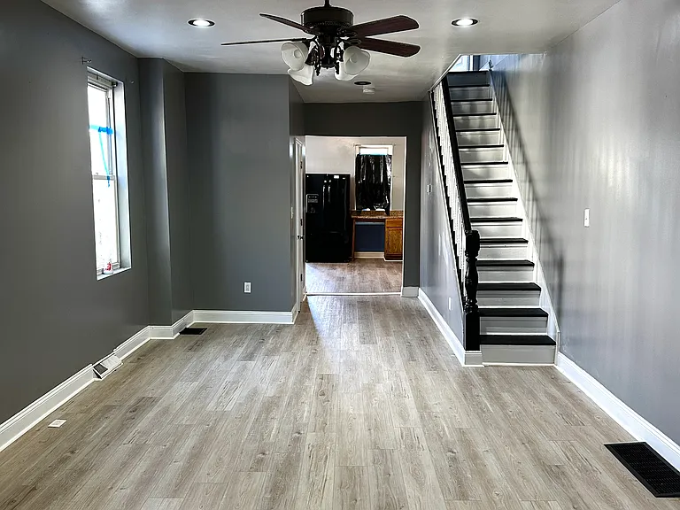 625 N Linwood Ave — Photo 1